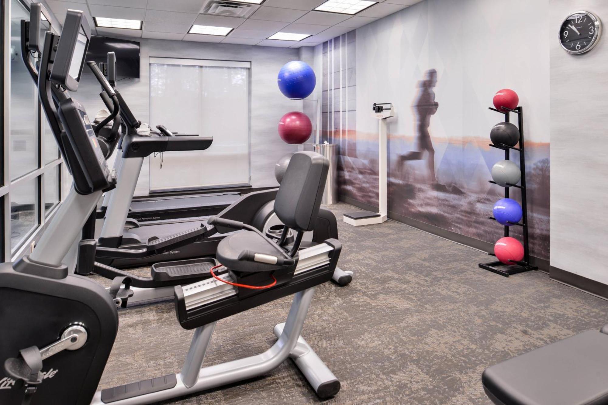 Fairfield & Raleigh-durham Airport/brier Creek Hotel 3*
