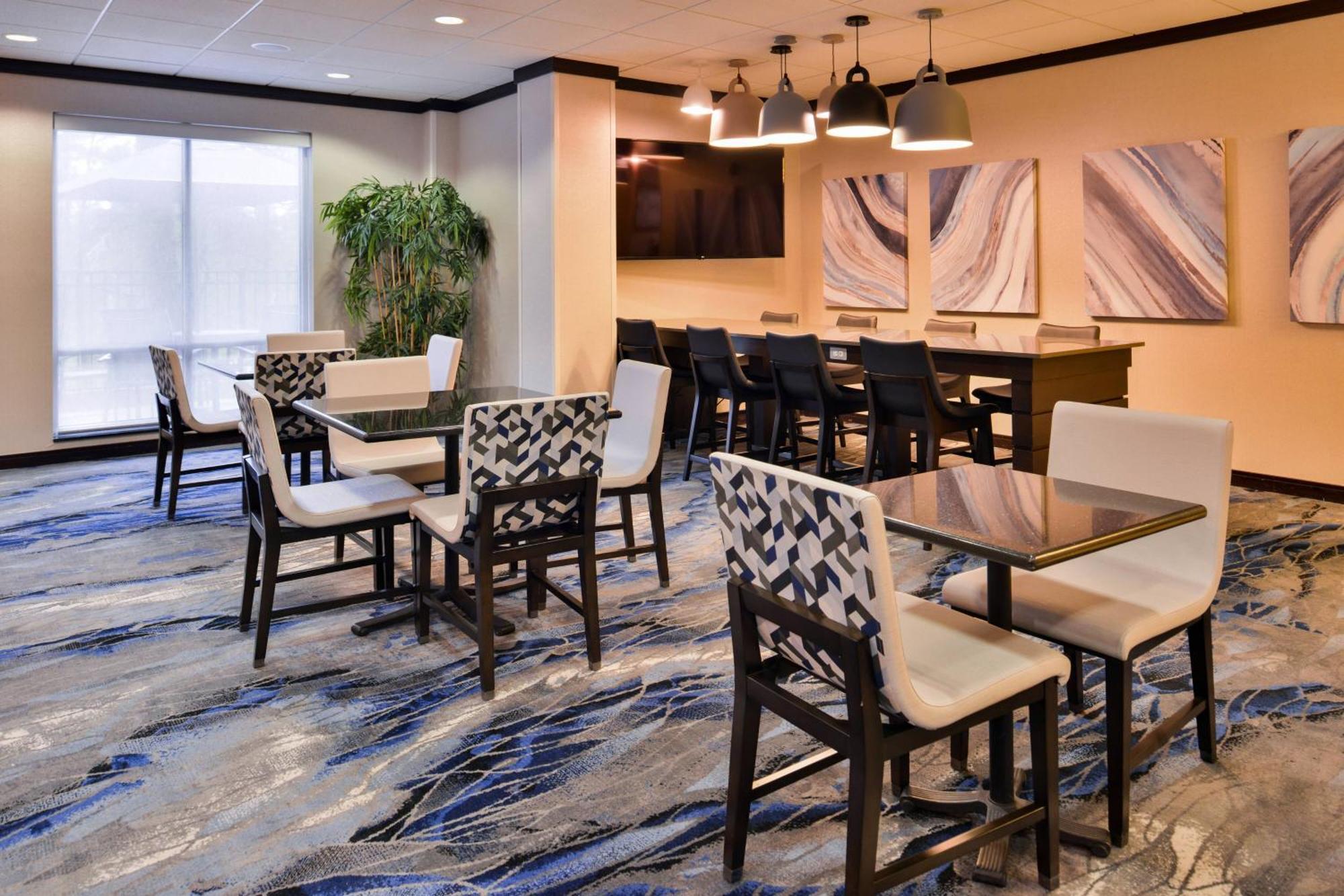 Fairfield & Raleigh-durham Airport/brier Creek 3* Raleigh